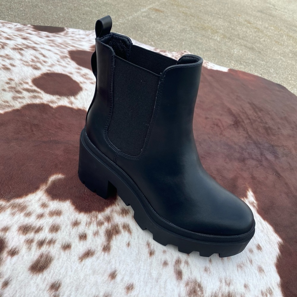 NWT Platform Chelsea Boots